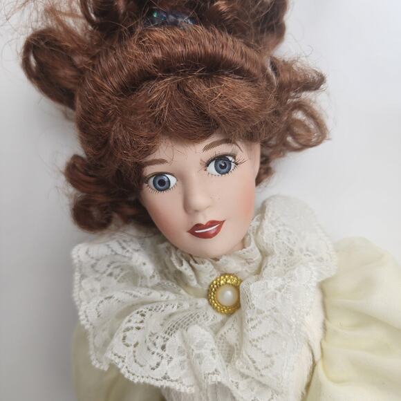 Royalton Collection 1998 Porcelain Bride Doll "Elizabeth" Red Hair 18" w/ Stand - Picture 3 of 13